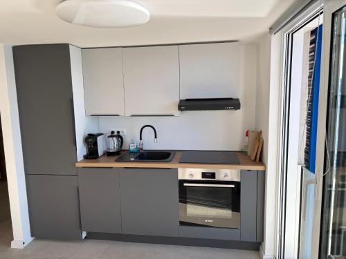 Кухня или мини-кухня в Olive Tree Apartment
