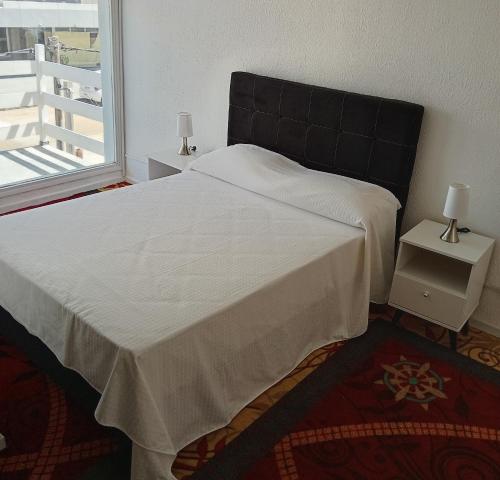 Letto o letti in una camera di Hotel RICHMOND Punta del Este