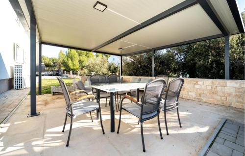 Awesome Apartment In Bibinje With Wifi