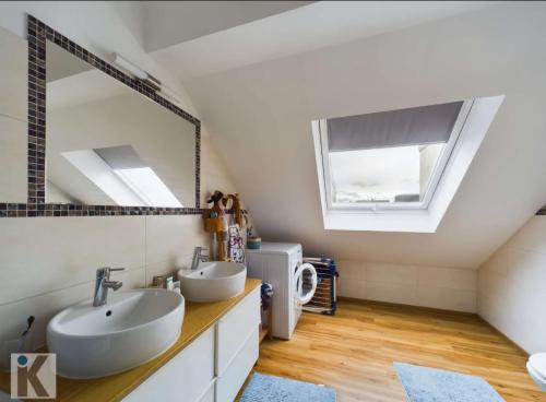 O baie la Monteur- und Ferienwohnung Ludwigshafen, BASF Tor 7