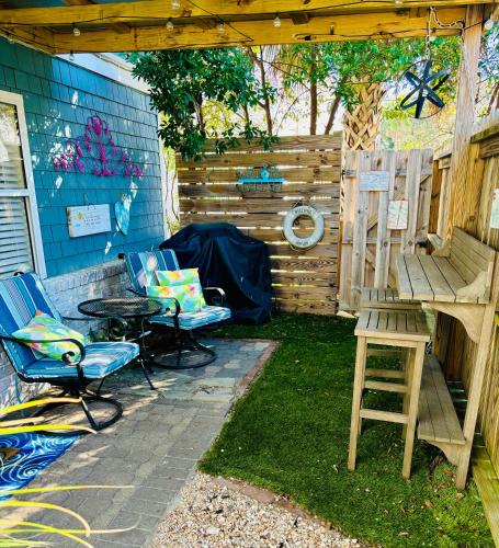 Zahrada ubytování Mini Pearl, Private 2 BR - 1 block to BEACH!