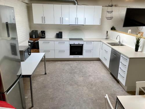 Una cocina o cocineta en Room4u Grindsted