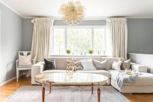 Χώρος καθιστικού στο Villa Spacious