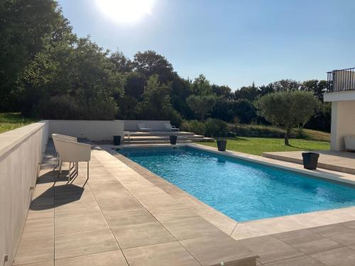 Rez-de-chaussée de villa 45m2, piscine, climatisation, parking