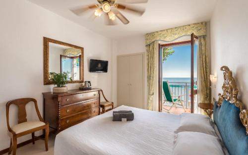 Postel nebo postele na pokoji v ubytování Hotel Porto Roca