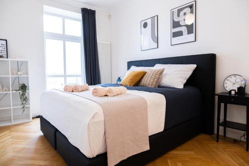 Rentero Spacious Apartment near Prague Castle