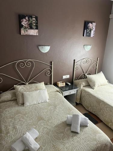 Ένα ή περισσότερα κρεβάτια σε δωμάτιο στο Hostal Andalucia de Arcos