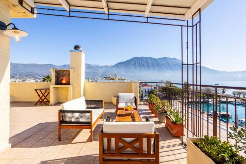 Beachfront Sunny Penthouse - Kalamata SeaBliss