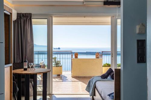 Beachfront Sunny Penthouse - Kalamata SeaBliss