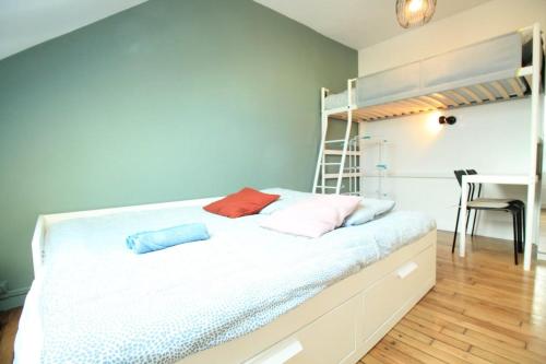 10mn RER B Aéroport CDG - Paris Gare du Nord, T11 Express, Le Bourget, All equipped, Free Netflix, From 1 to 3 Guests, 4th Floor by Stairs, Escaliers, Parc des Expositions, Free Street Parking after 7pm - 2