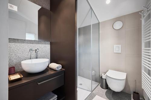 Bilik mandi di Fine Rooms Vipava