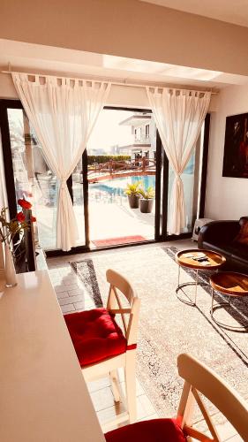 Ruang duduk di Exclusives Apartment Mountainview Residence