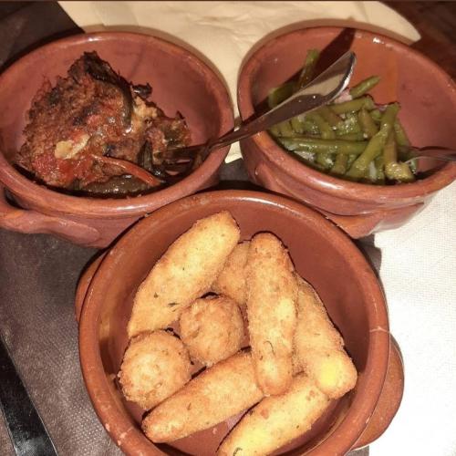 Makanan di atau berdekatan penginapan di ladang