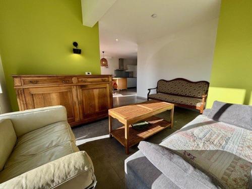 a living room with a couch and a table at Quiberon : Maison 3 pièces, 105m², parking, quartier calme proche plage - FR-1-478-305 in Quiberon