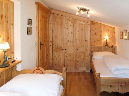 Postel nebo postele na pokoji v ubytování Chalet Jagdhaus Biedenegg by Interhome