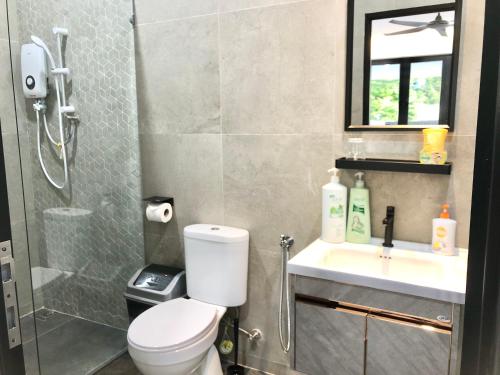 a bathroom with a toilet and a sink and a shower at BigLanded House NR Penang Hill & Kek Lok Si Temple in Ayer Itam