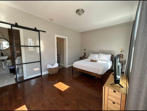 Gallery image of NYNJ World Cup 26 Fan Zone Queens One Bedroom Apartment with Kitchen in Brooklyn Manor