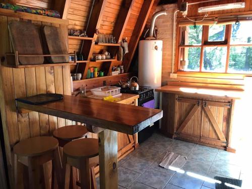 Køkken eller tekøkken på Inigualable Cabaña a orillas del Lago Hermoso