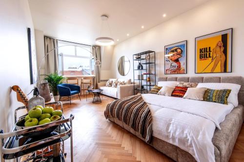 Sunny & Quiet studio in peaceful hood,metro access