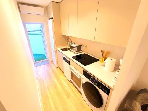 Modern Apartment with Terrace near the Center