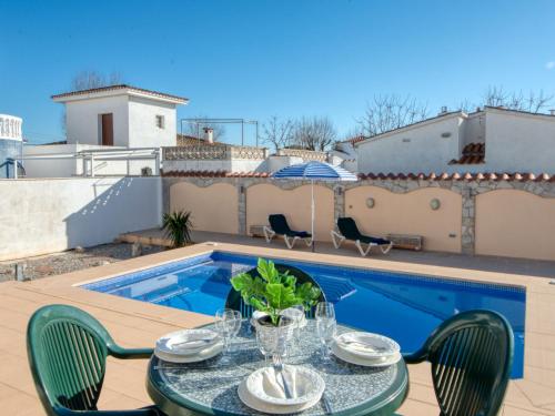 Bazén v ubytovaní Holiday Home Cala by Interhome alebo v jeho blízkosti