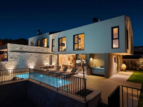 Bazén v ubytování Holiday Home Casa Tia 2 by Interhome nebo v jeho okolí