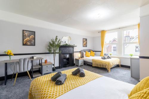 a hotel room with two beds and a fireplace at Open Mind Property - 2 BR, 4 Beds & 9 Guests in Portsmouth
