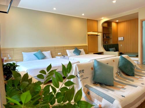 Postel nebo postele na pokoji v ubytování The Sol Homestay Grand World