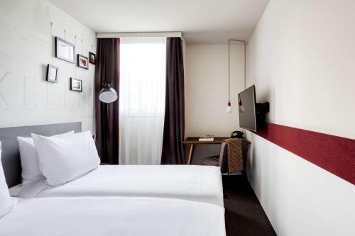 Un ou plusieurs lits dans un hébergement de l'établissement Pentahotel Brussels Airport