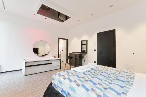 a bedroom with a bed and a desk and a mirror at Poerio 40 in Pescara