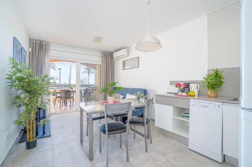 Kuchyňa alebo kuchynka v ubytovaní Apart-rent Apartment Bahia 0016
