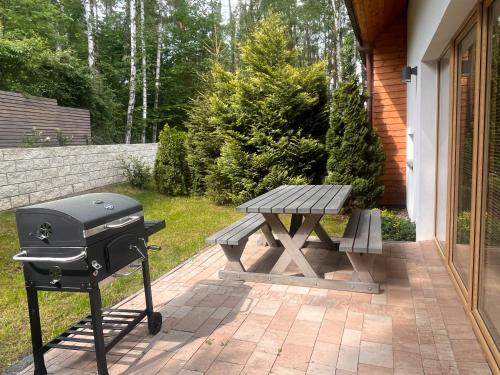 Zahrada ubytování Mazursko - komfortowe apartamenty nad jeziorem, sauna, kominki na parterze