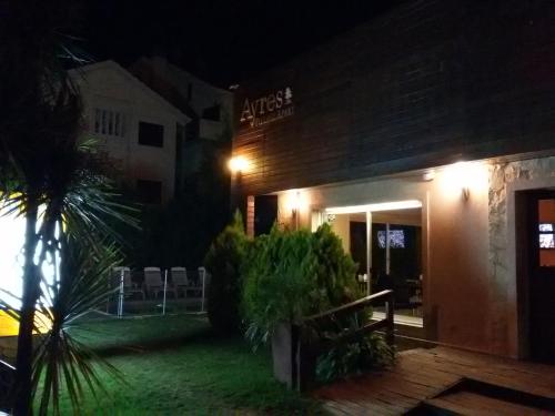 Taman di luar Ayres Village Apart