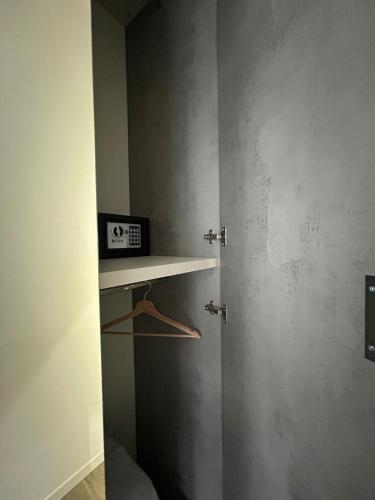 a room with a shelf and a wall at GIULY SUITES & ROOMS in Naples
