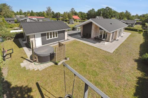 an aerial view of a house with a yard at Ferie-Oasen i Øster Hurup in Øster Hurup