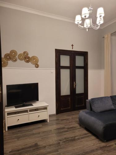 Μια τηλεόραση ή/και κέντρο ψυχαγωγίας στο Apartament ToTu