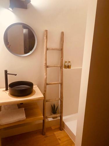 a bathroom with a shelf and a sink and a mirror at Bohémien garden room in Ghent