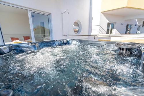Apart OCEAN DRIVE - Oura - Jacuzzi - BY BEDZY