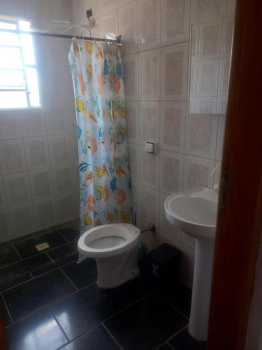 a bathroom with a toilet and a sink at Pousada Malu III in Bragança Paulista