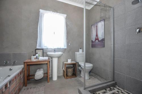 Ванна кімната в Pause Studio Room Yzerfontein