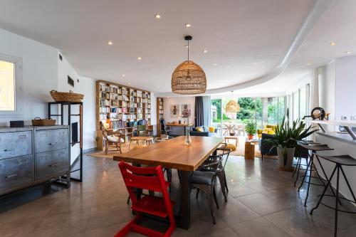 VILLA NIDAZUR VI4413 By Riviera Holiday Homes