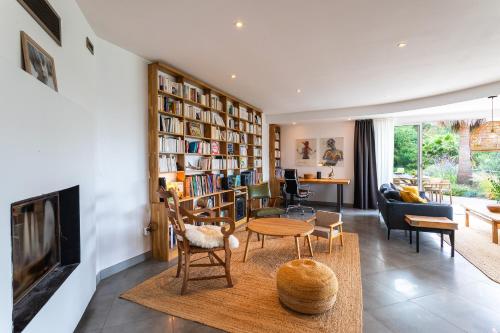 VILLA NIDAZUR VI4413 By Riviera Holiday Homes