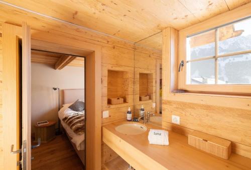 Koupelna v ubytování Minimalist Chic Chalet In The Heart Of Rougemont