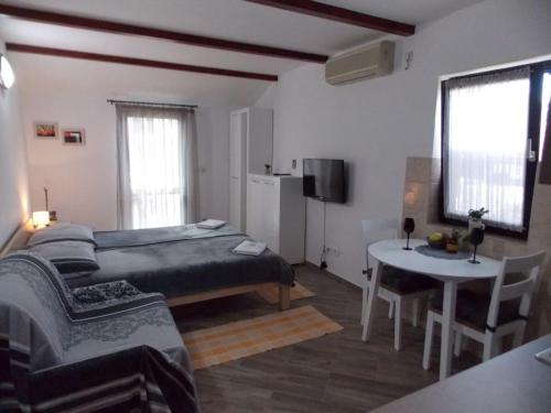 Postel nebo postele na pokoji v ubytování Apartman Studio S2- Poreč, Istra, Hrvatska