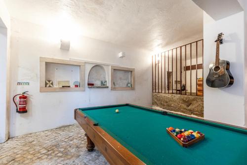 a room with a pool table and a guitar at Quinta Pedra Firme in Sintra