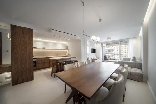 REF 1512 - Cannes Croisette