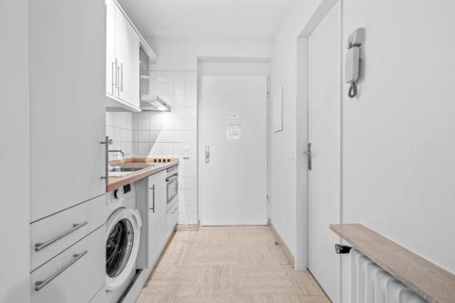 Dapur atau dapur kecil di Studio in city center 15min from airport