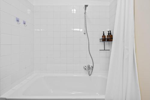 Bilik mandi di Studio in city center 15min from airport