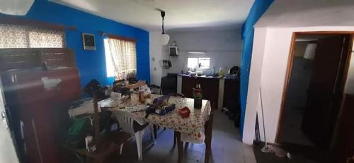 a living room with a table and a blue wall at Casa San Luis Salerno in Ciudad de la Costa