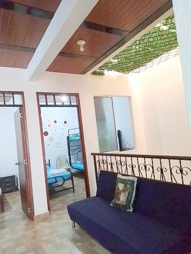 a living room with a couch and a mirror at CÓMODO APARTAMENTO CENTRAL EN BARRIO SEMI RURAl in Villavicencio